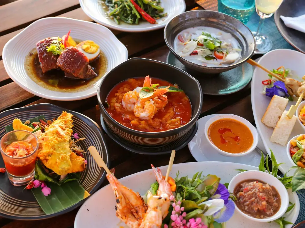 In-Villa Dining