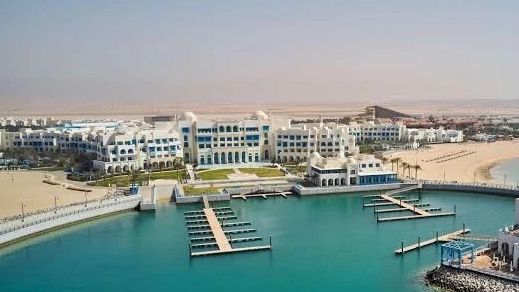 Hilton Salwa Beach Resort & Villas 